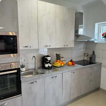 House Nada Apartman Muntic