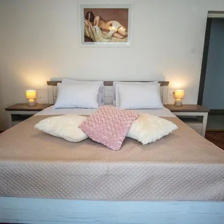 House Nada Apartamento Muntić